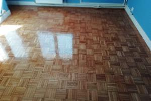 poncage d un parquet mosaique